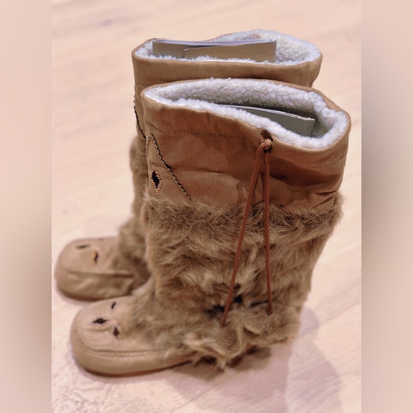 NEW!Cute boots - Picture 1 of 5